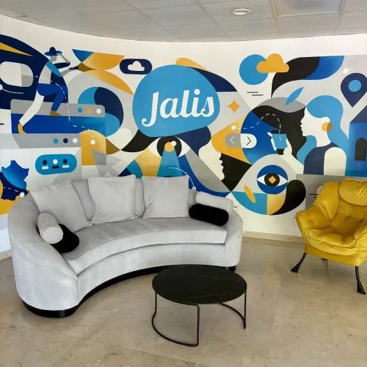 Fresque à l'entrée des locaux de Jalis, agence de référencement local à Marseille