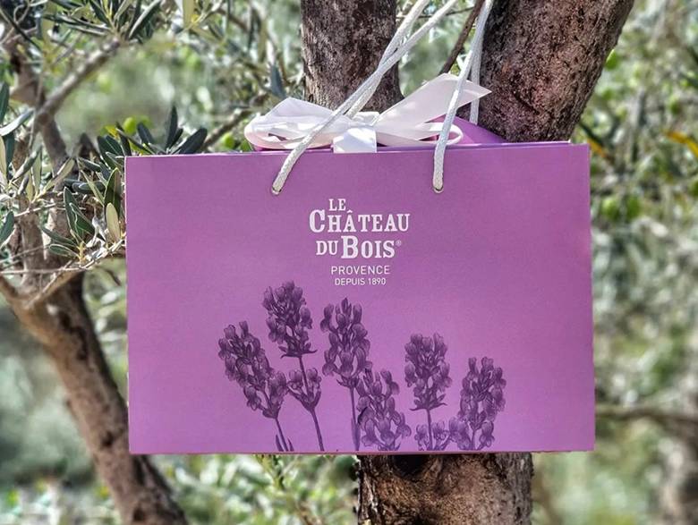 Démonstration de la distillation de la lavande proche de l'Ardèche