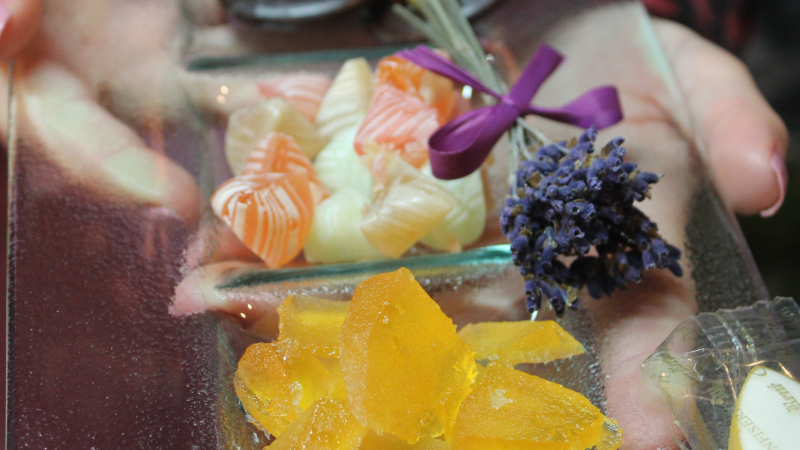 crèche provençale avec santons lavande 2