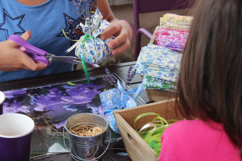 Atelier sachets de lavande pour enfants 