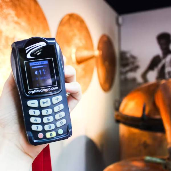 audio guide dans la salle d'expositon du musée de la lavande